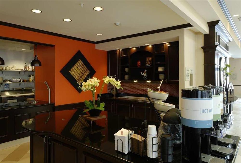 Hilton Garden Inn Cincinnati/Мейсън Ресторант снимка